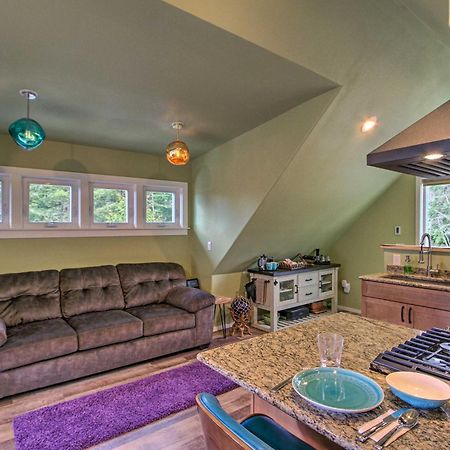 Charming Port Angeles Studio With Deck And Views! Apartment Exterior foto