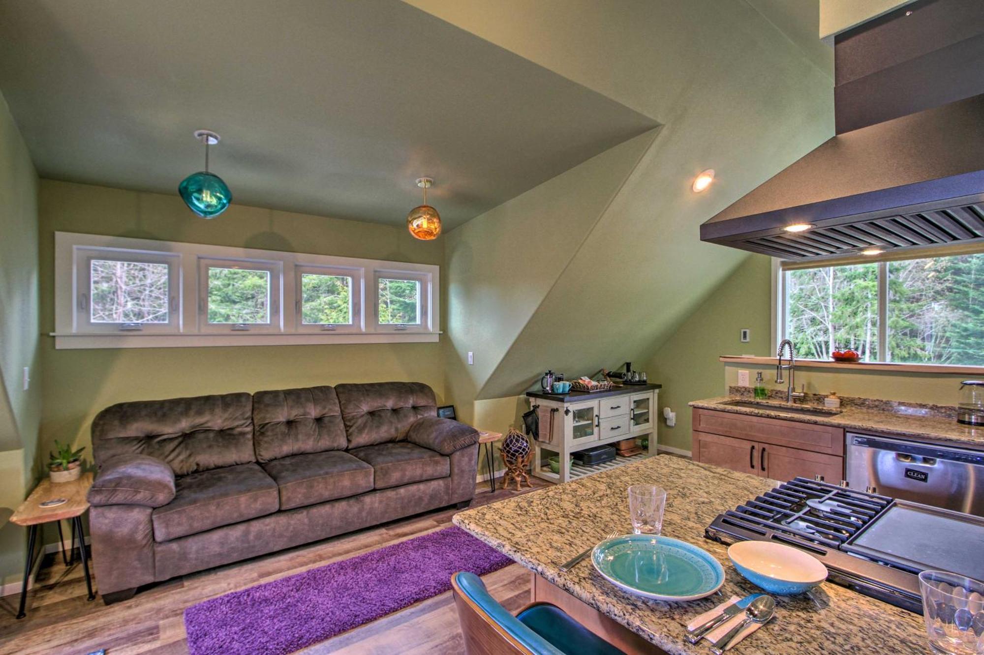 Charming Port Angeles Studio With Deck And Views! Apartment Exterior foto