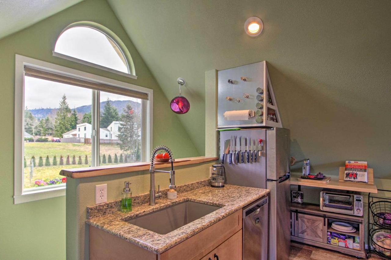 Charming Port Angeles Studio With Deck And Views! Apartment Exterior foto