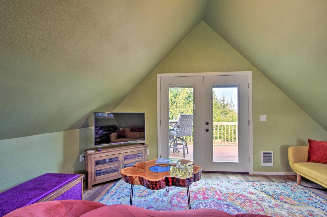 Charming Port Angeles Studio With Deck And Views! Apartment Exterior foto
