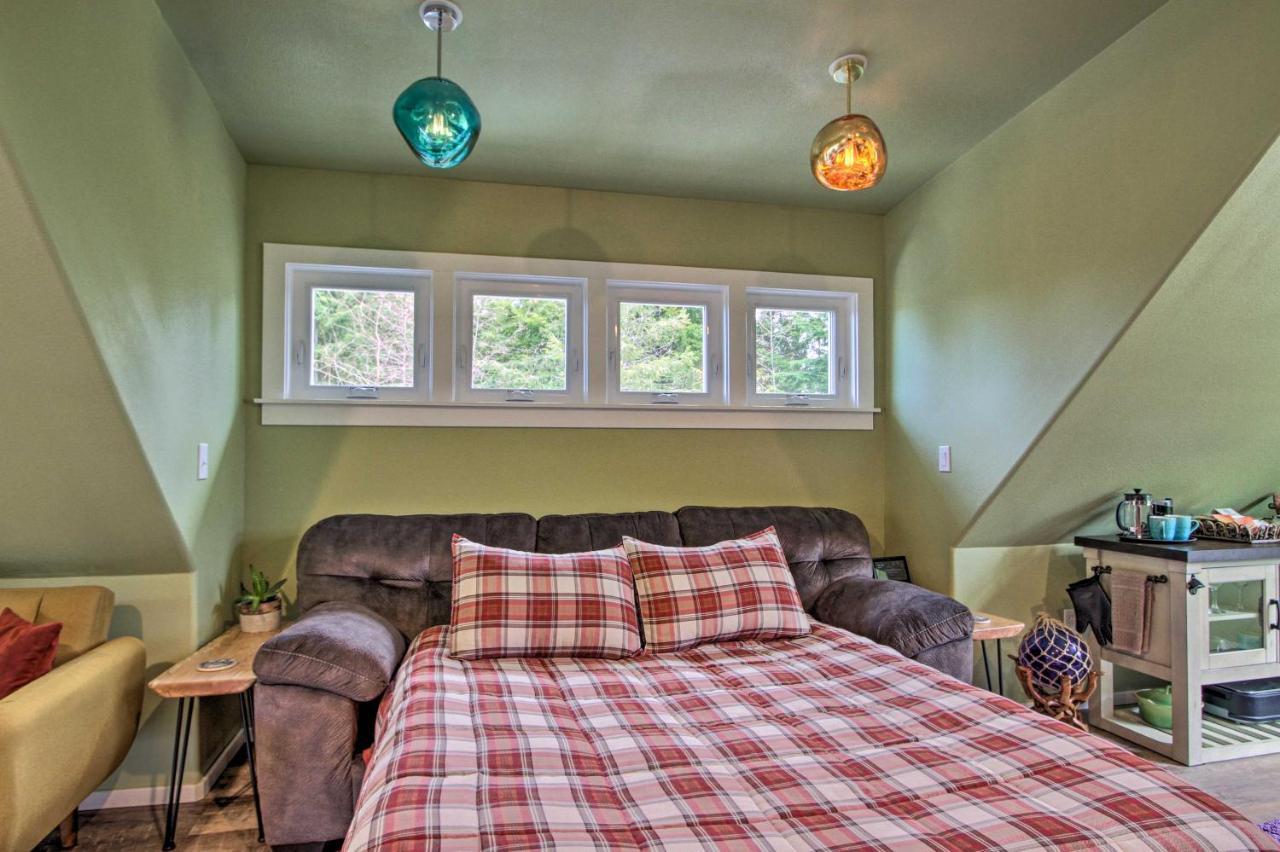Charming Port Angeles Studio With Deck And Views! Apartment Exterior foto